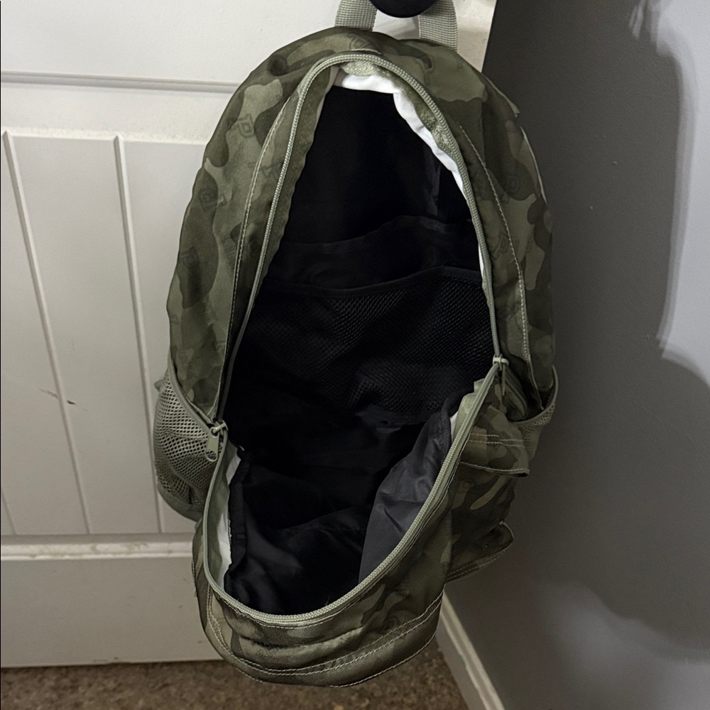 PINK Victoria's Secret Camo Backpack - Picture 2 of 4